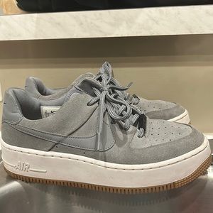 Women’s 8 Grey Nike Air Force